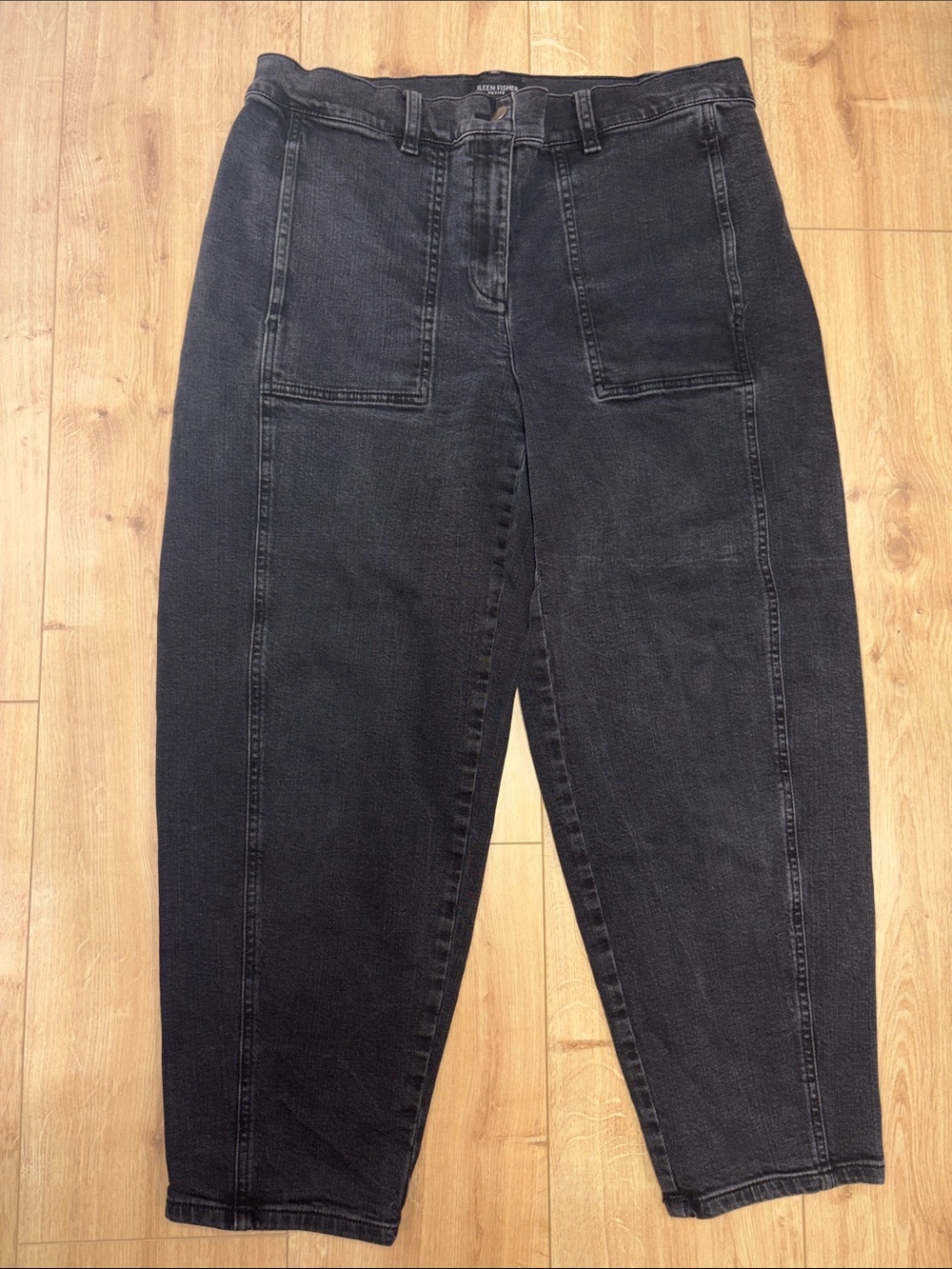 Black High-Rise Women's Jeans with Front Patch Pockets